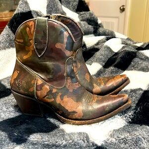 Ariat Boots 8. 1/2